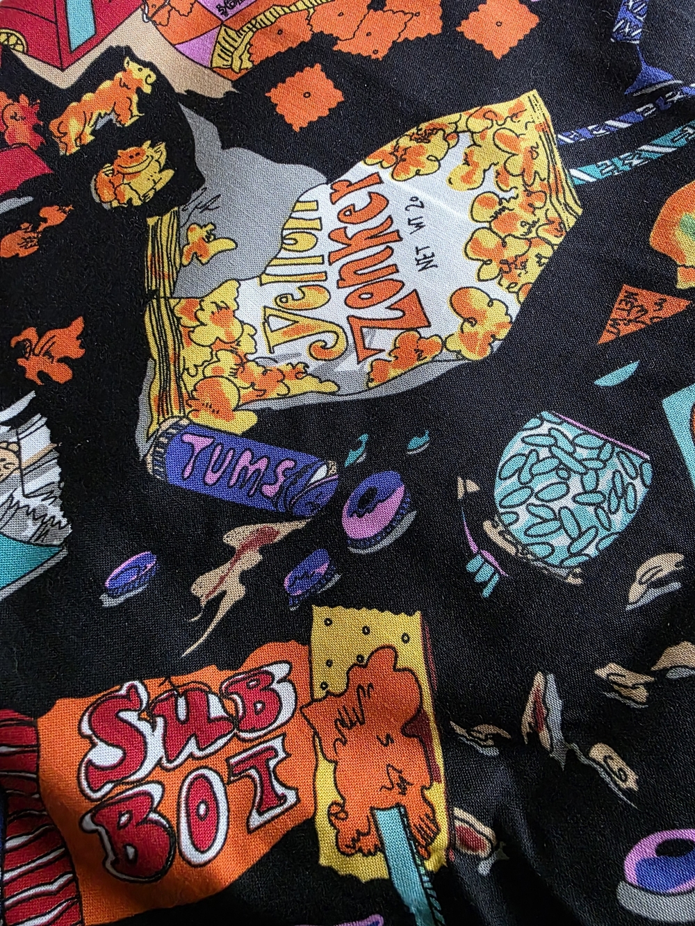 💛 90's Retro Fabric - Picture 3 of 7